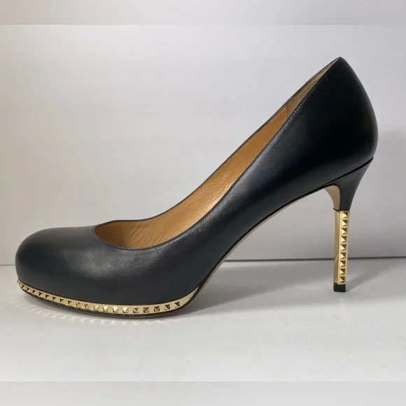 Valentino Garavani pumps heels leather black gold rockstud 39